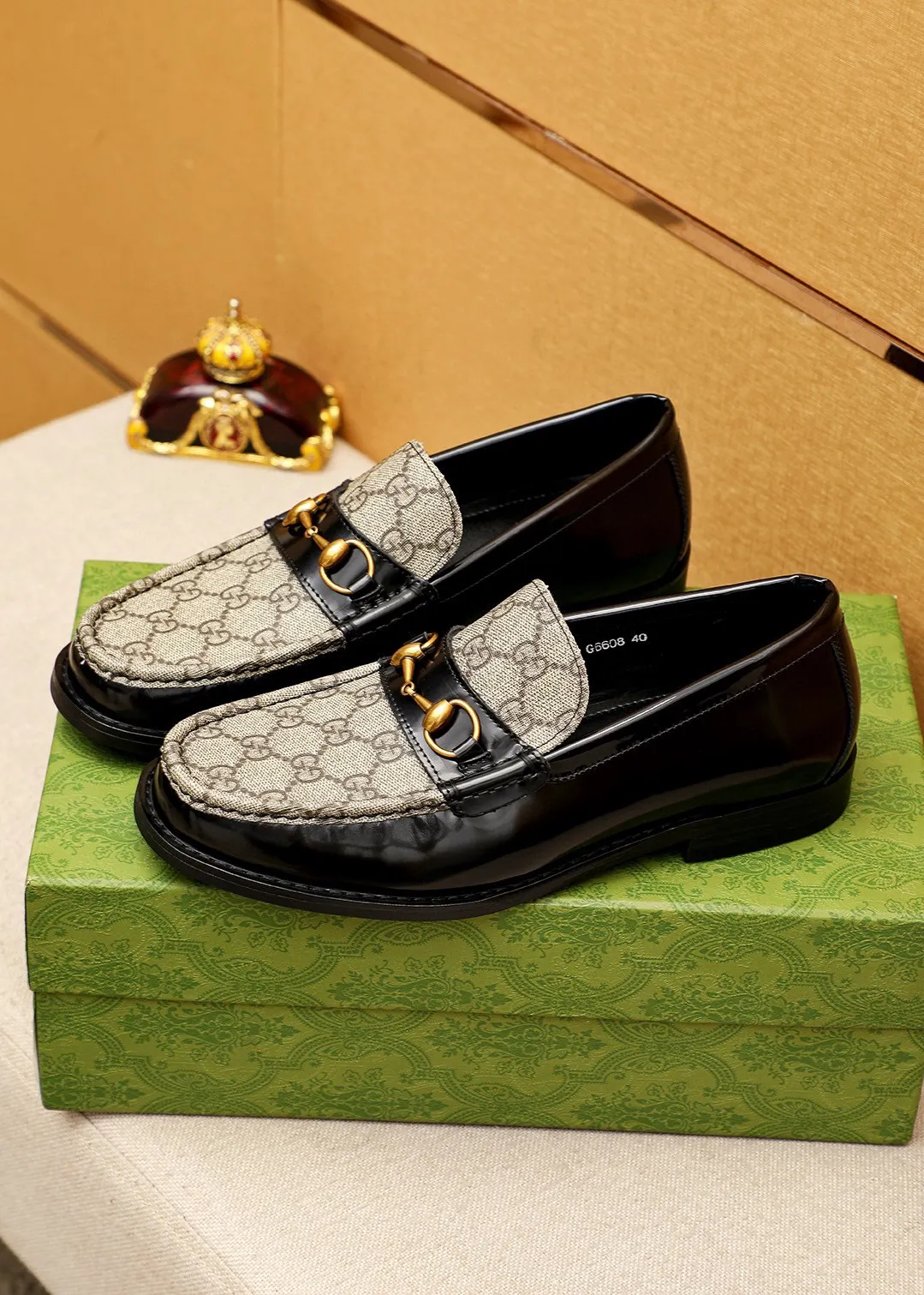Men's shoes 💰460 💐 Product trademark: GUCCI "Gucci" casual leather shoes Regular size: 38-44 (45🉑️customized) Product materials: Selected imported first-layer open-edge beaded cowhide leather upper + luxury hardware buckle, imported water-dyed cowhide leather lining. Strong three-dimensional visual effect, original combination outsole Color: 2⃣️colors available